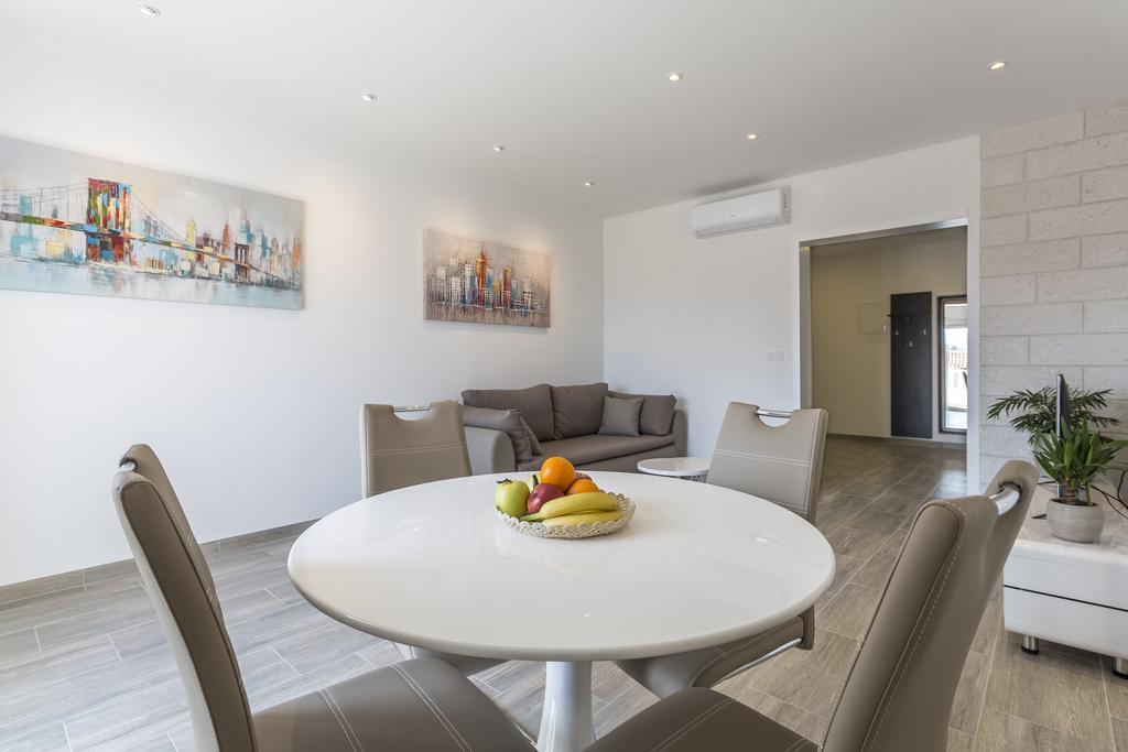 Apartments Biserka Bol Extérieur photo